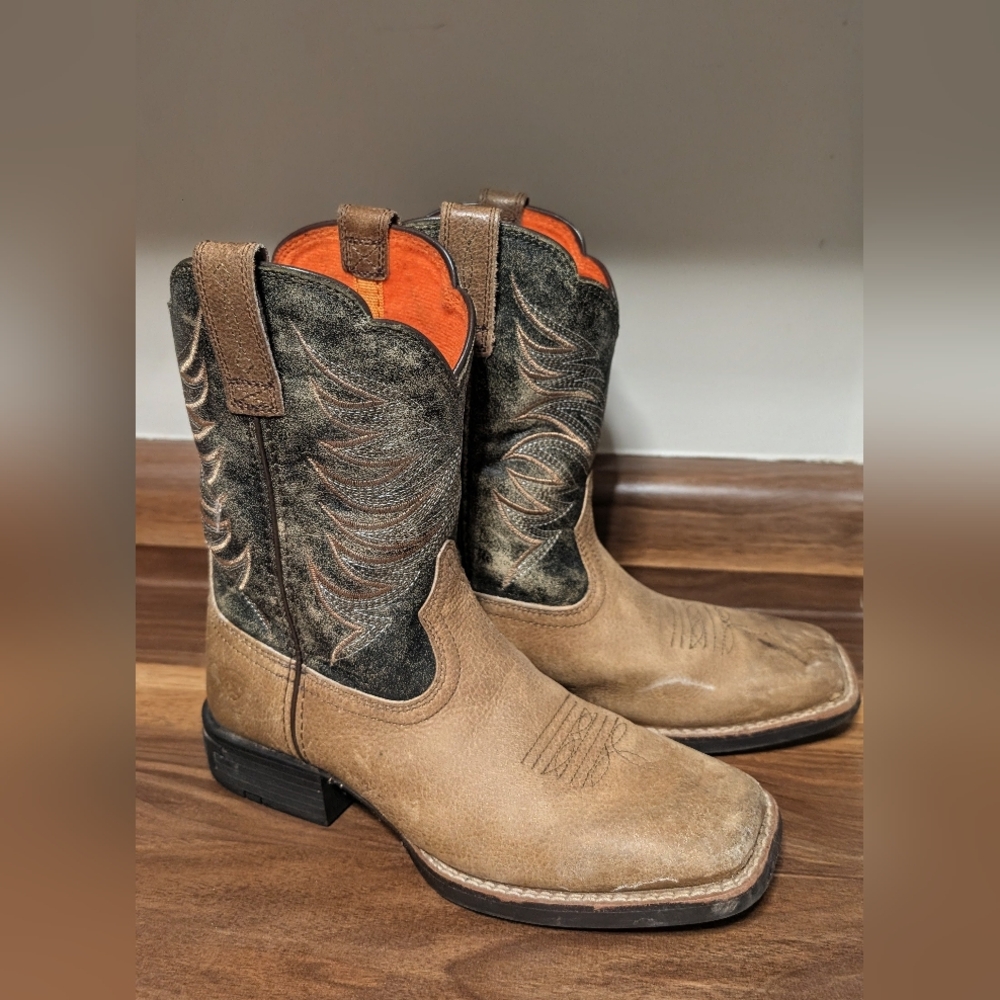 Ariat Tan and Black Cowboy Boots